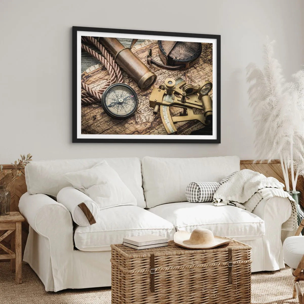 Poster in cornice nera - Una bussola, un sestante e un telescopio sullo sfondo di una vecchia mappa e di una corda nautica. - 70x50cm - Traccia la rotta - Decorazione murale moderna per soggiorno e camera da letto ARTTOR