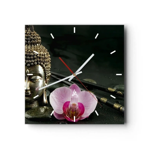 Orologio da parete - Orologio in Vetro - Una statuetta di Buddha con un'orchidea e delle bacchette su uno sfondo di pietre - 30x30cm - Armonia di saggezza e bellezza - Decorazione murale moderna per soggiorno e camera da letto ARTTOR
