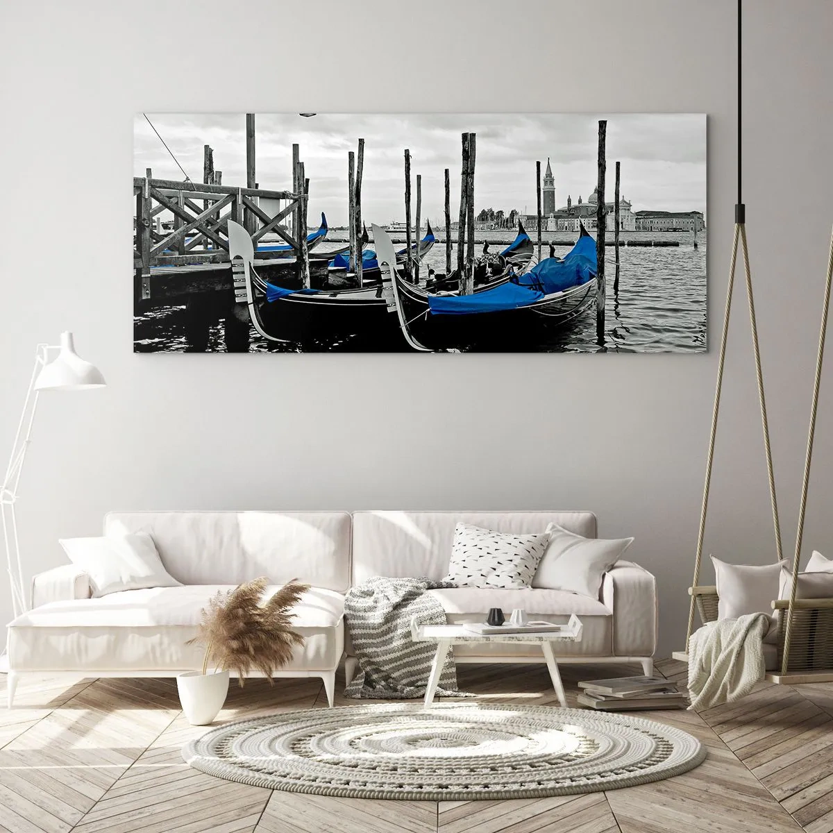 Quadro su vetro - Gondole a Venezia con coperture blu - 120x50cm - Venezia pensierosa - Decorazione murale moderna per soggiorno e camera da letto ARTTOR