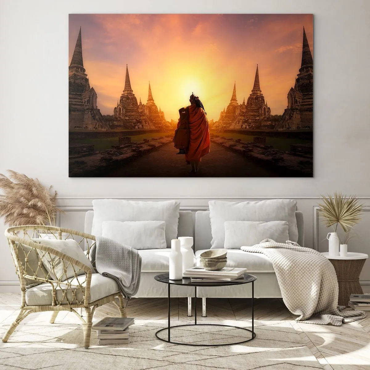 Quadro su vetro - Un monaco sullo sfondo del tramonto e dei templi in Asia - 70x50cm - In pace per l'eternità - Decorazione murale moderna per soggiorno e camera da letto ARTTOR