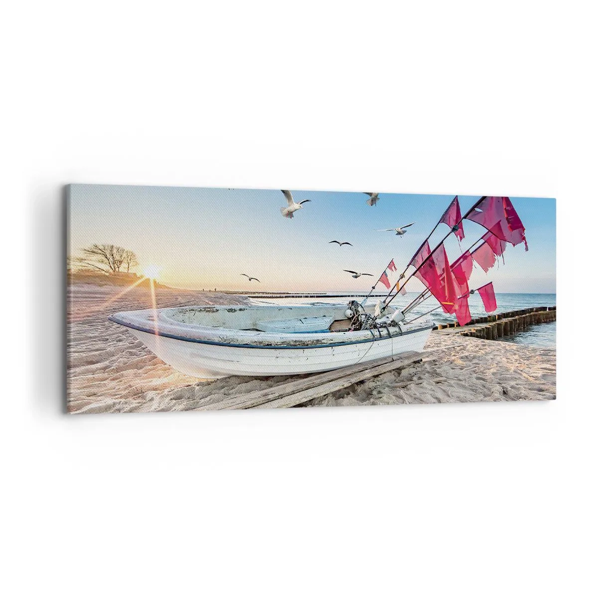 Quadro su tela - Stampe su Tela - Una barca sulla spiaggia all'alba con gabbiani e bandiere rosse - 120x50cm - Meritato riposo - Decorazione murale moderna per soggiorno e camera da letto ARTTOR