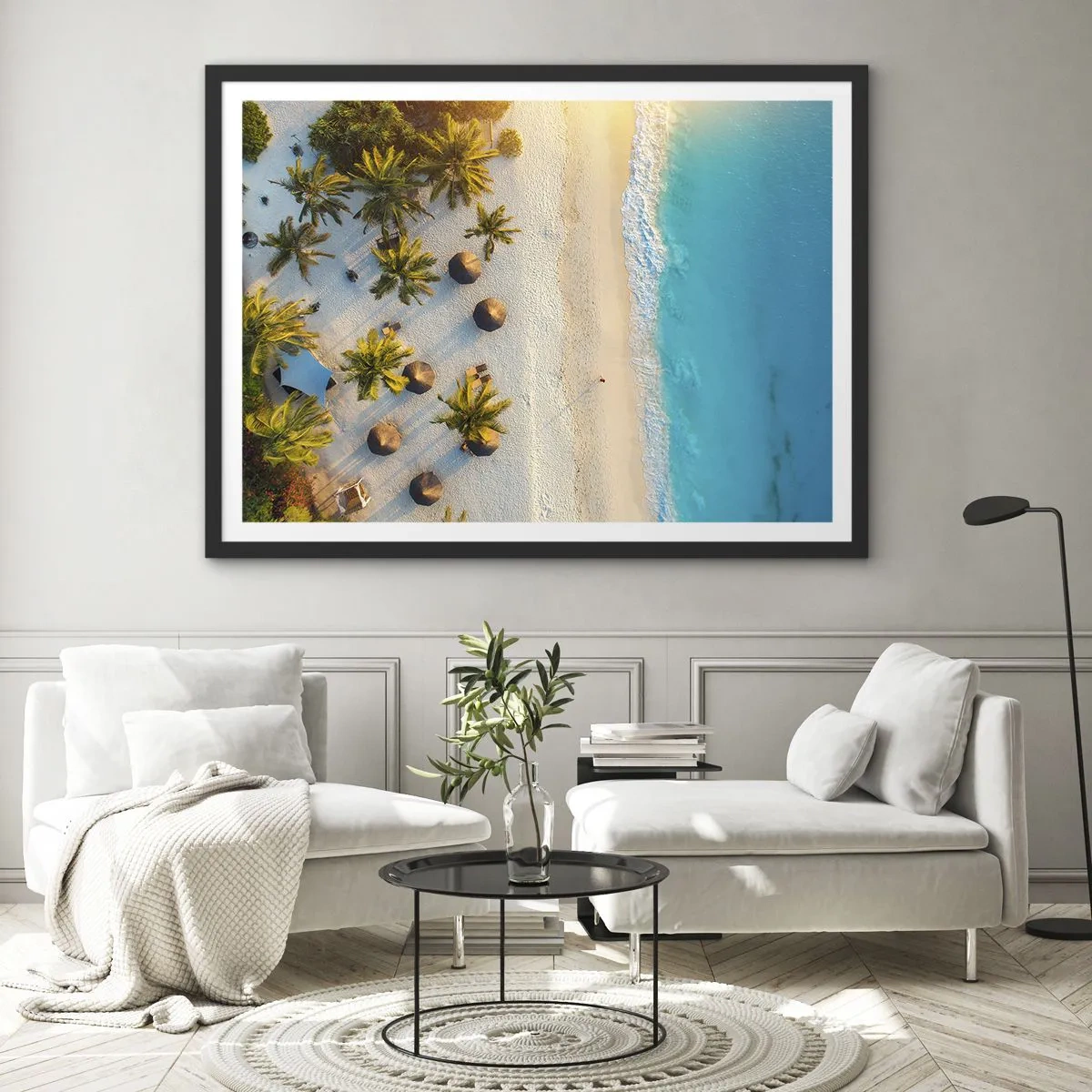 Poster in cornice nera - Vista di una spiaggia tropicale con palme e mare turchese - 70x50cm - Benvenuti in paradiso - Decorazione murale moderna per soggiorno e camera da letto ARTTOR