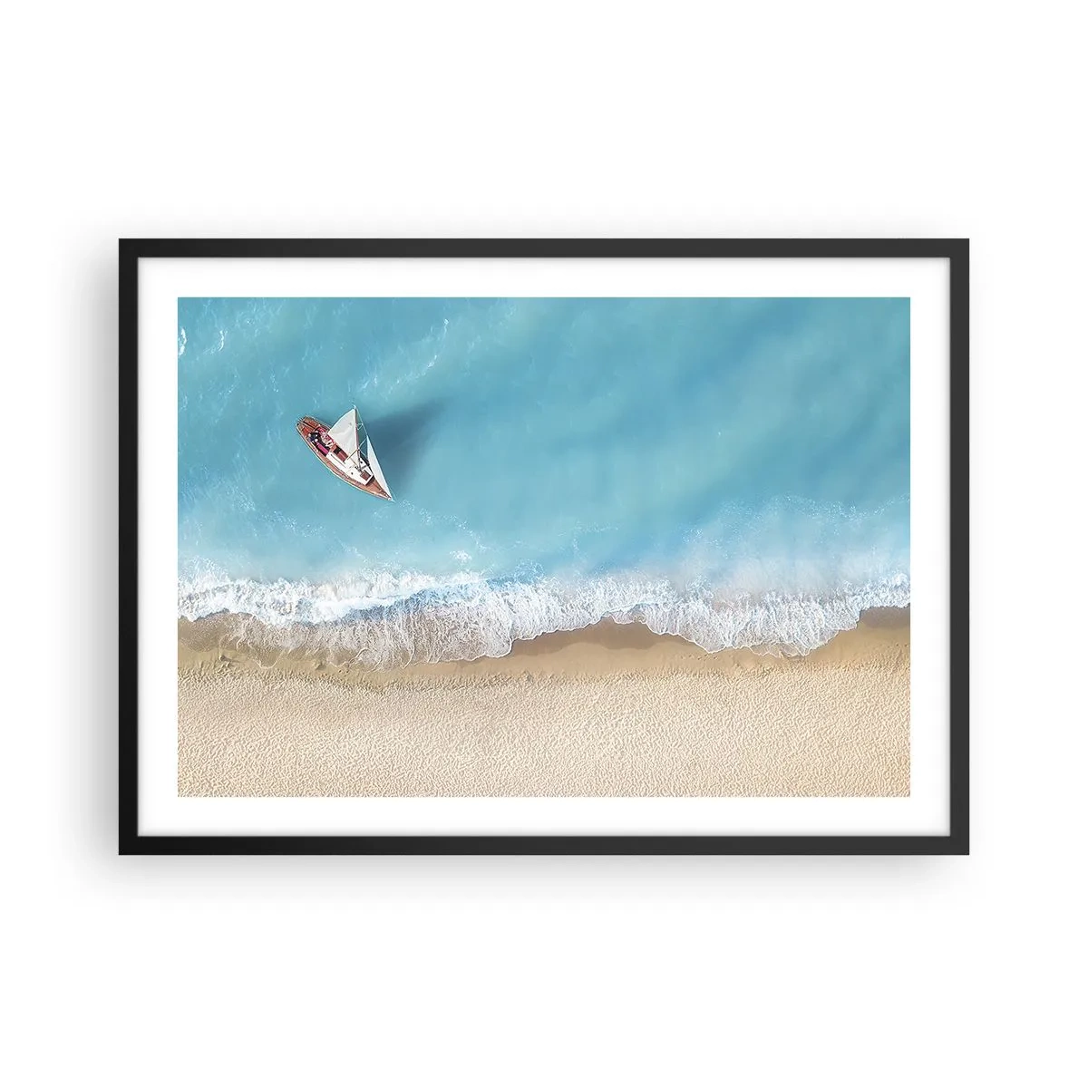 Poster in cornice nera - Una vista a volo d'uccello di una barca sulla spiaggia - 70x50cm - Al confine del blu e dell'oro - Decorazione murale moderna per soggiorno e camera da letto ARTTOR
