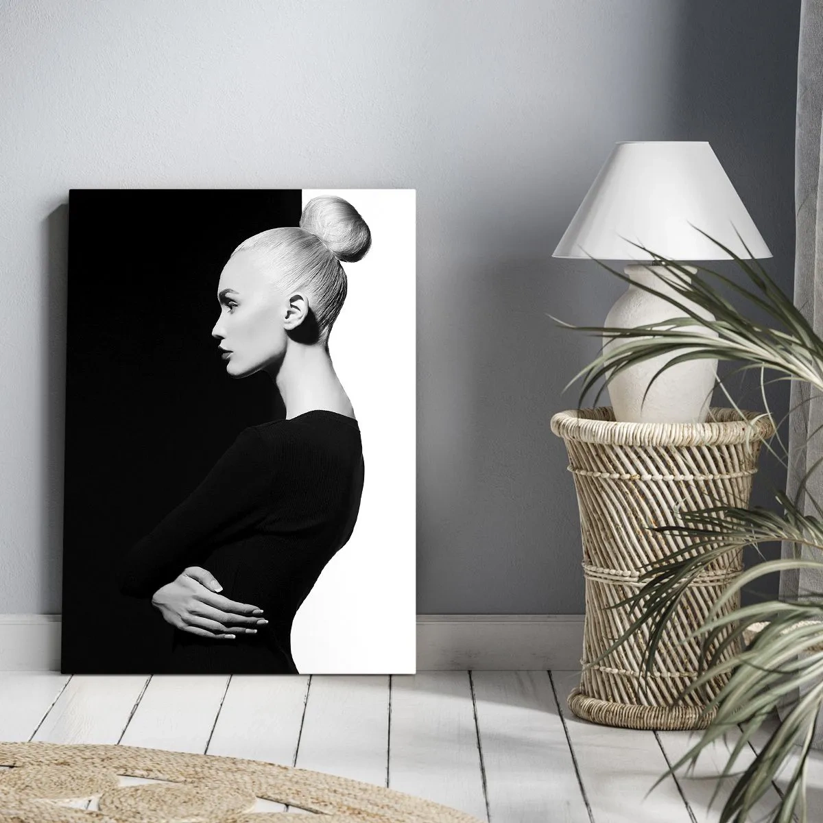 Quadro su tela - Stampe su Tela - Ritratto elegante di una donna su sfondo bianco e nero - 50x70cm - Semplicemente donna - Decorazione murale moderna per soggiorno e camera da letto ARTTOR
