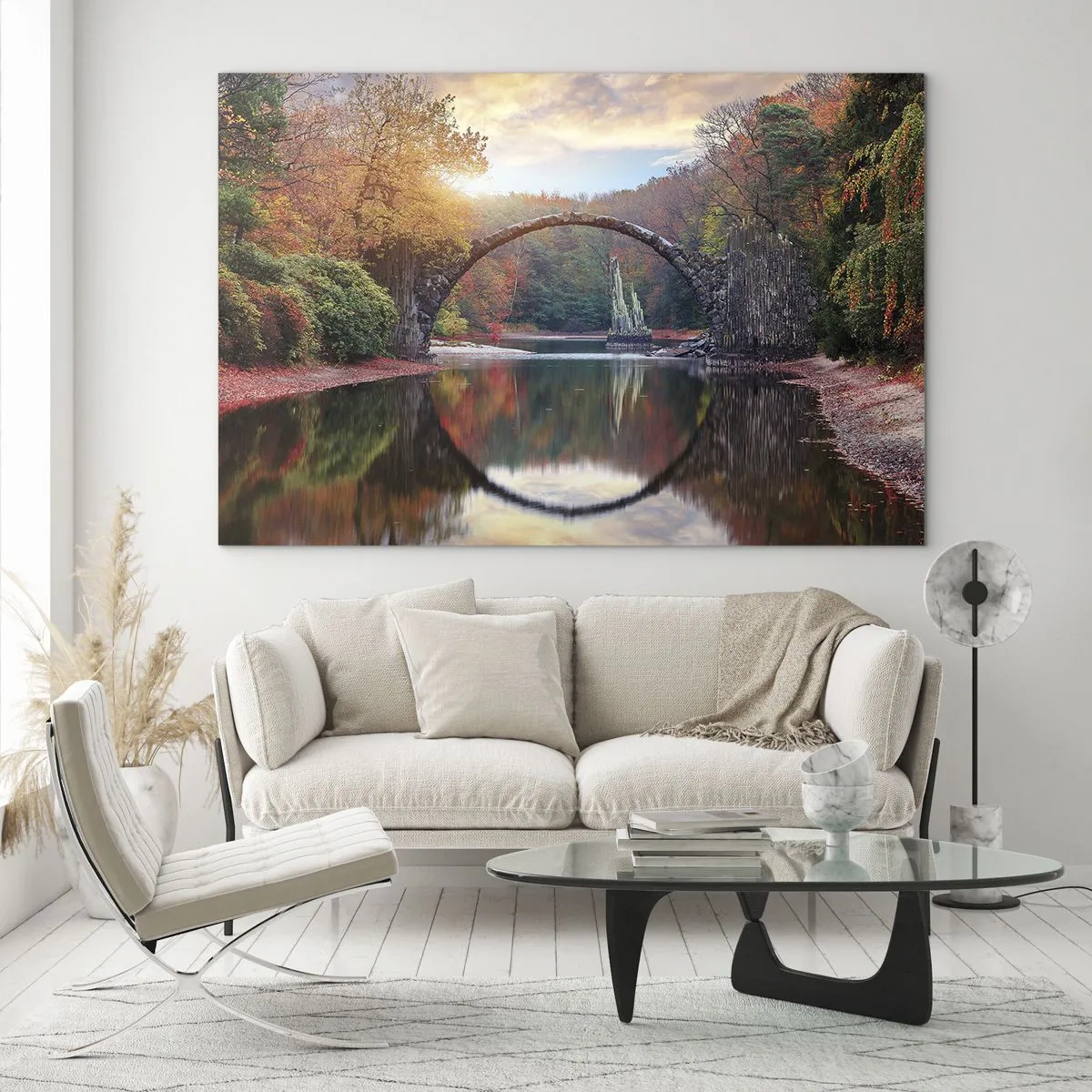 Quadro su vetro - Un ponte di pietra riflesso in un lago in mezzo a una foresta autunnale - 100x70cm - Dall'altro lato dello specchio - Decorazione murale moderna per soggiorno e camera da letto ARTTOR