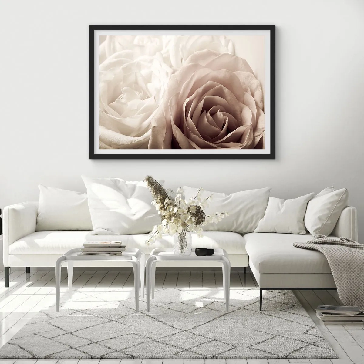 Poster in cornice nera - Delicate rose in tonalità pastello del beige - 70x50cm - Nel cuore della rosa - Decorazione murale moderna per soggiorno e camera da letto ARTTOR