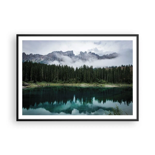 Poster in cornice nera - Un paesaggio montano con una foresta e un lago che riflette il cielo - 100x70cm - Silenzio, non svegliamo l'acqua che dorme... - Decorazione murale moderna per soggiorno e camera da letto ARTTOR