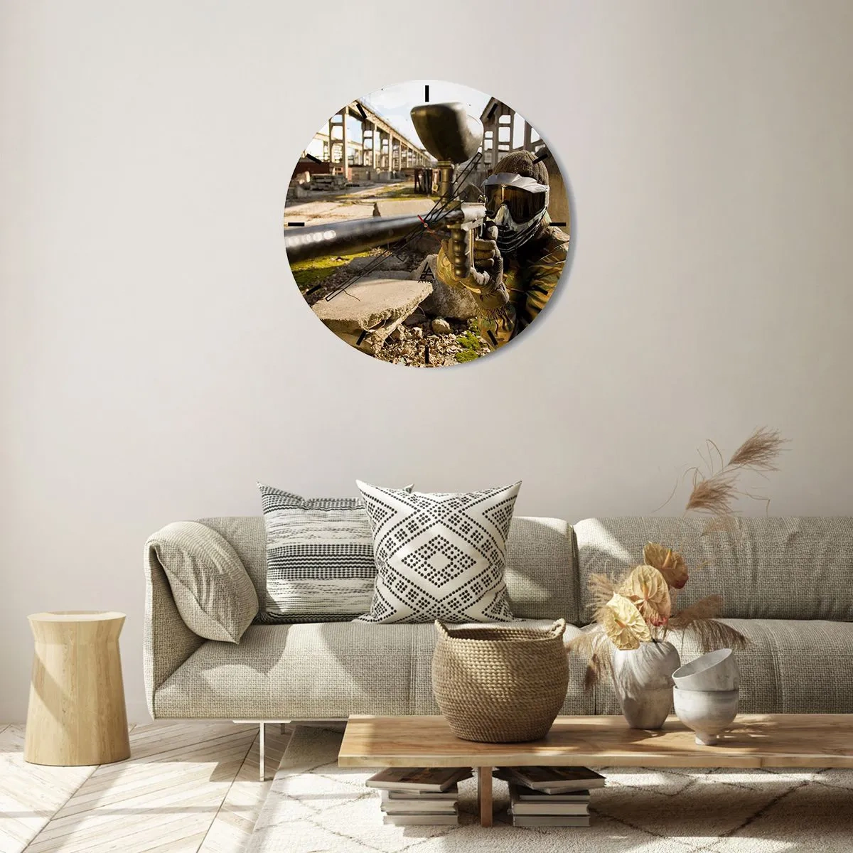Orologio da parete - Orologio in Vetro - Paintball in un ambiente industriale - 30x30cm - Anche tu puoi essere un eroe - Decorazione murale moderna per soggiorno, cucina e camera da letto ARTTOR