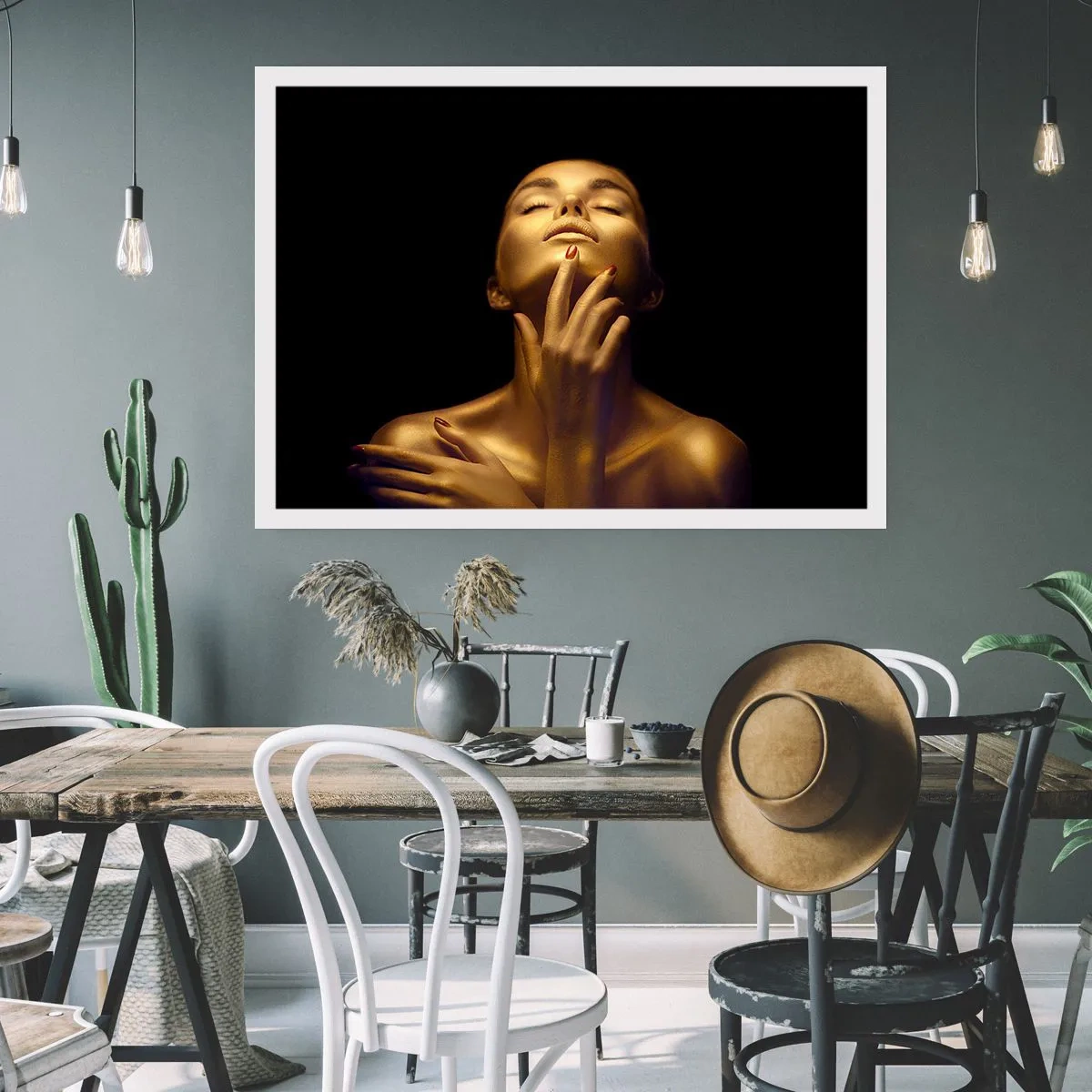 Poster - Ritratto di una donna in un bagliore dorato su sfondo nero - 100x70cm - Come seta d'oro - Decorazione murale moderna per soggiorno e camera da letto ARTTOR