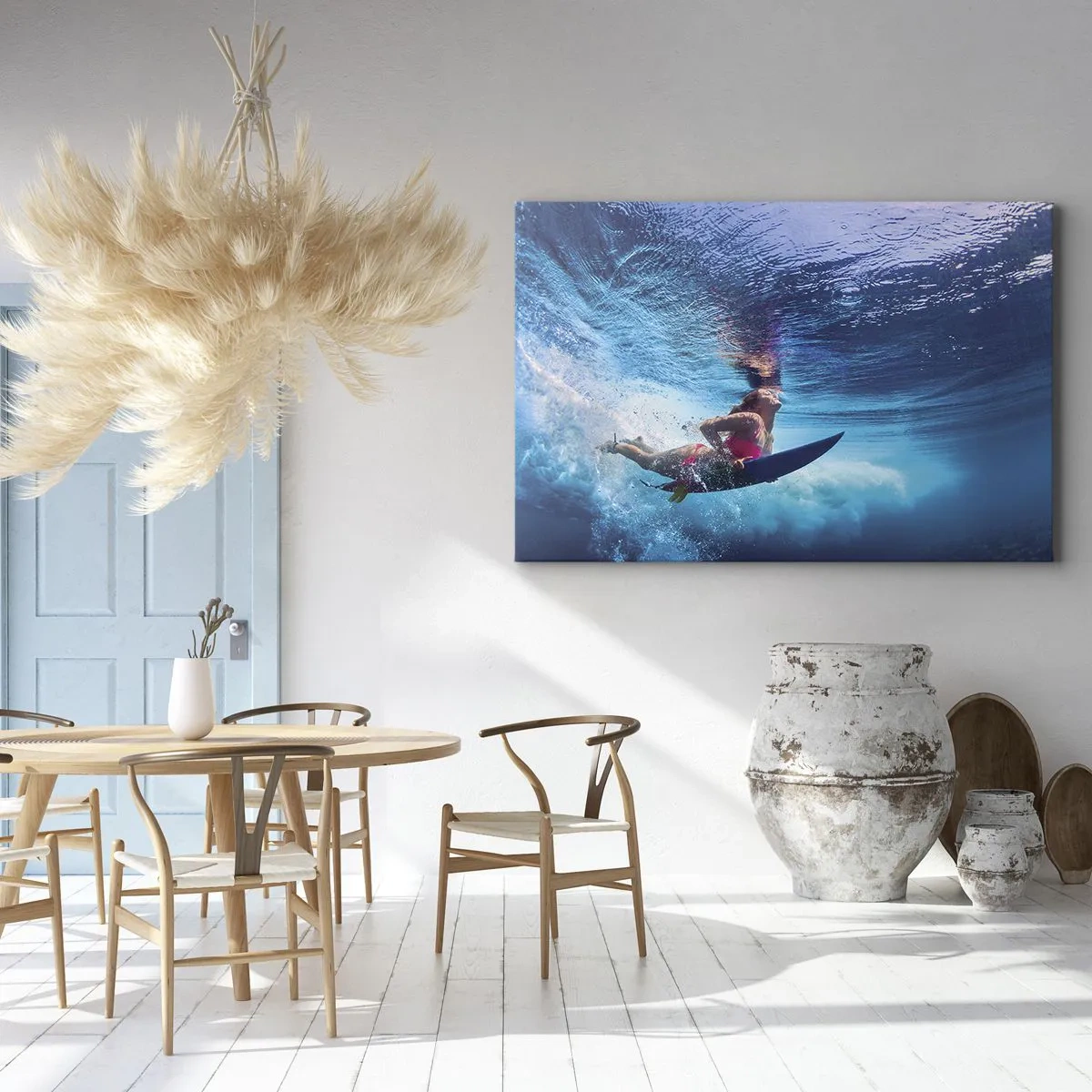 Quadro su tela - Stampe su Tela - Un surfista sott'acqua in una composizione dinamica nei toni del blu. - 70x50cm - La profondità della gioia - Decorazione murale moderna per soggiorno e camera da letto ARTTOR