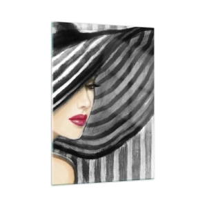 Quadro su vetro - Donna elegante con un cappello a righe bianche e nere - 50x70cm - Dove trovarti? - Decorazione murale moderna per soggiorno e camera da letto ARTTOR