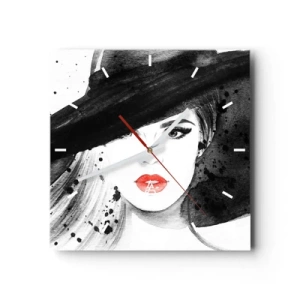 Orologio da parete - Orologio in Vetro - Ritratto di una donna con un cappello e labbra rosse - 30x30cm - Donna in nero - Decorazione murale moderna per soggiorno e camera da letto ARTTOR