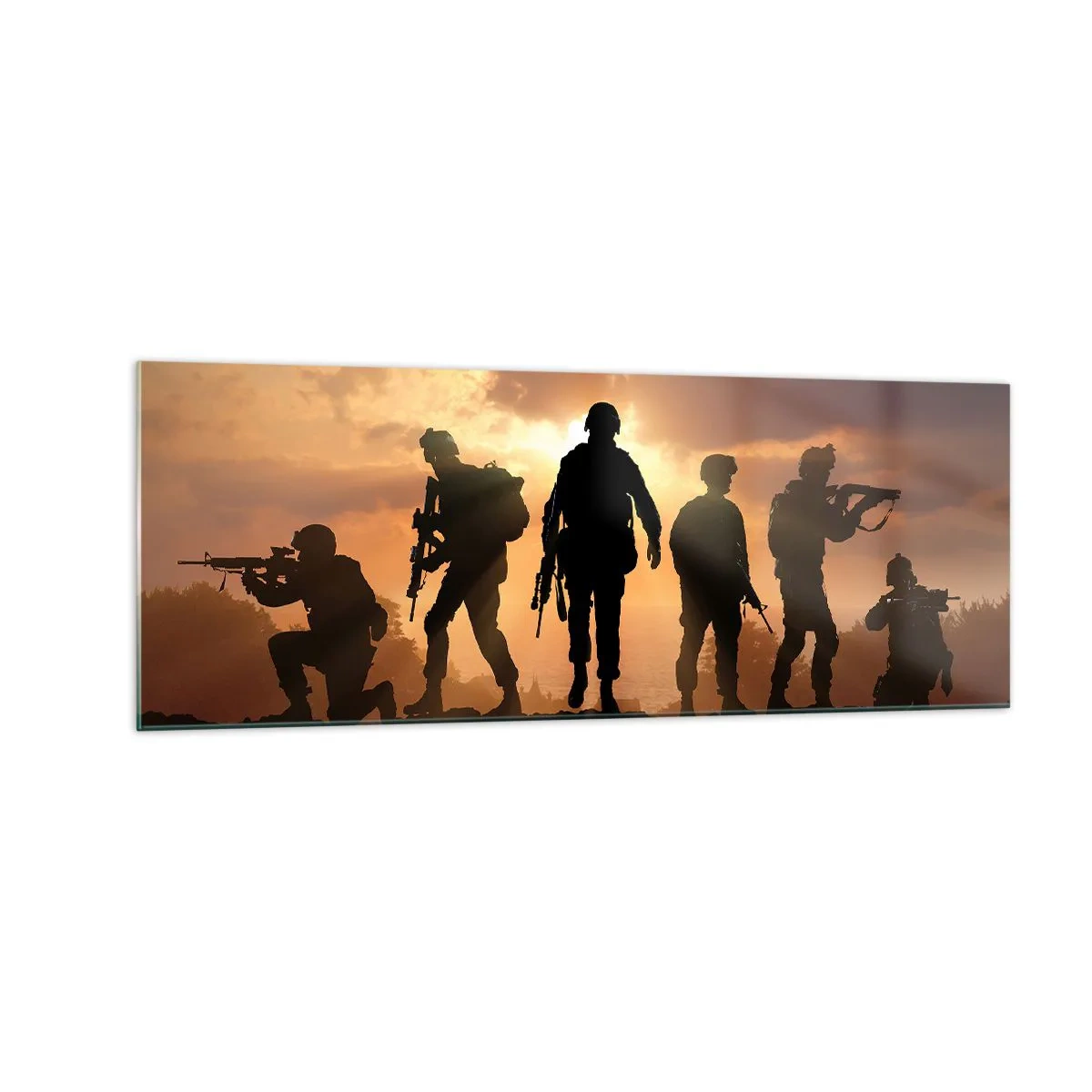 Quadro su vetro - Soldati sullo sfondo del sole al tramonto in un ambiente dinamico - 140x50cm - Brothers in arms - Decorazione murale moderna per soggiorno e camera da letto ARTTOR