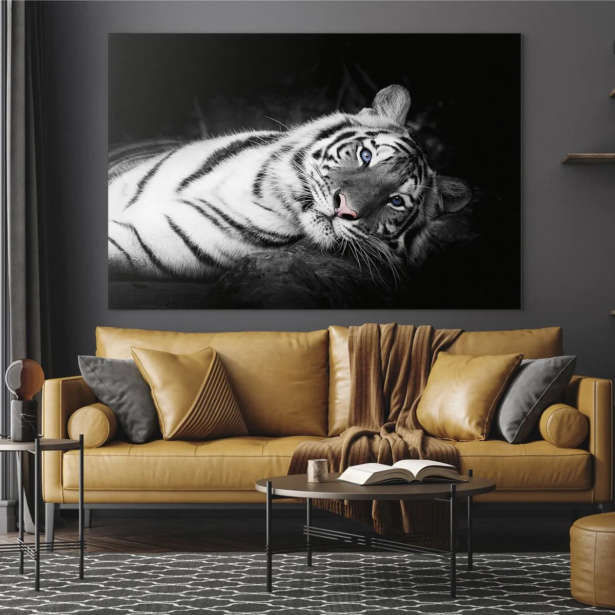 Quadro su vetro - Una tigre bianca con gli occhi azzurri in un ambiente bianco e nero - 70x50cm - Selvaggità e pace - Decorazione murale moderna per soggiorno e camera da letto ARTTOR