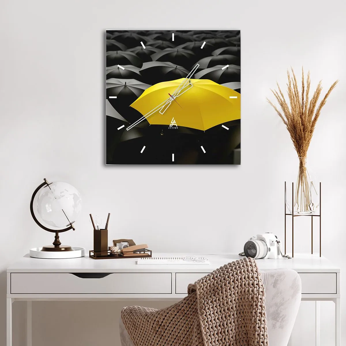 Orologio da parete - Orologio in Vetro - Un ombrello giallo tra ombrelli neri - 30x30cm - Addio tristezza - Decorazione murale moderna per soggiorno e camera da letto ARTTOR