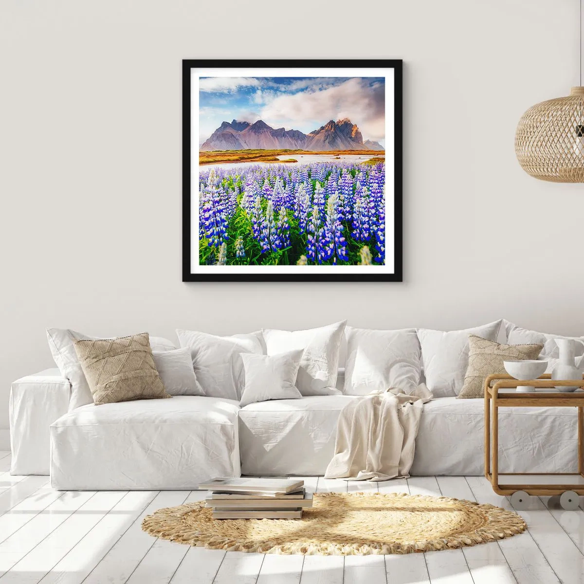 Poster in cornice nera - Forza e asprezza accanto alla mitezza - 50x50 cm