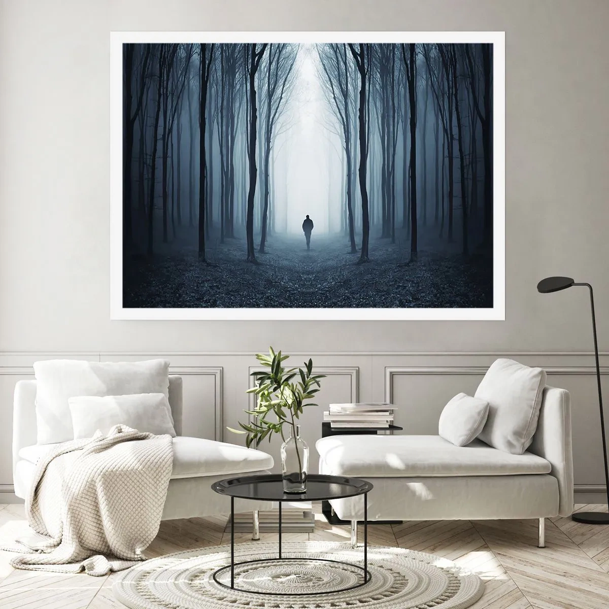 Poster - Una figura che cammina tra gli alberi in una foresta nebbiosa - 100x70cm - E tutto è semplice e chiaro - Decorazione murale moderna per soggiorno e camera da letto ARTTOR