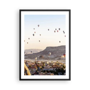 Poster in cornice nera - Mongolfiere che fluttuano sulla Cappadocia all'alba - 50x70cm - Come navi nel cielo - Decorazione murale moderna per soggiorno e camera da letto ARTTOR
