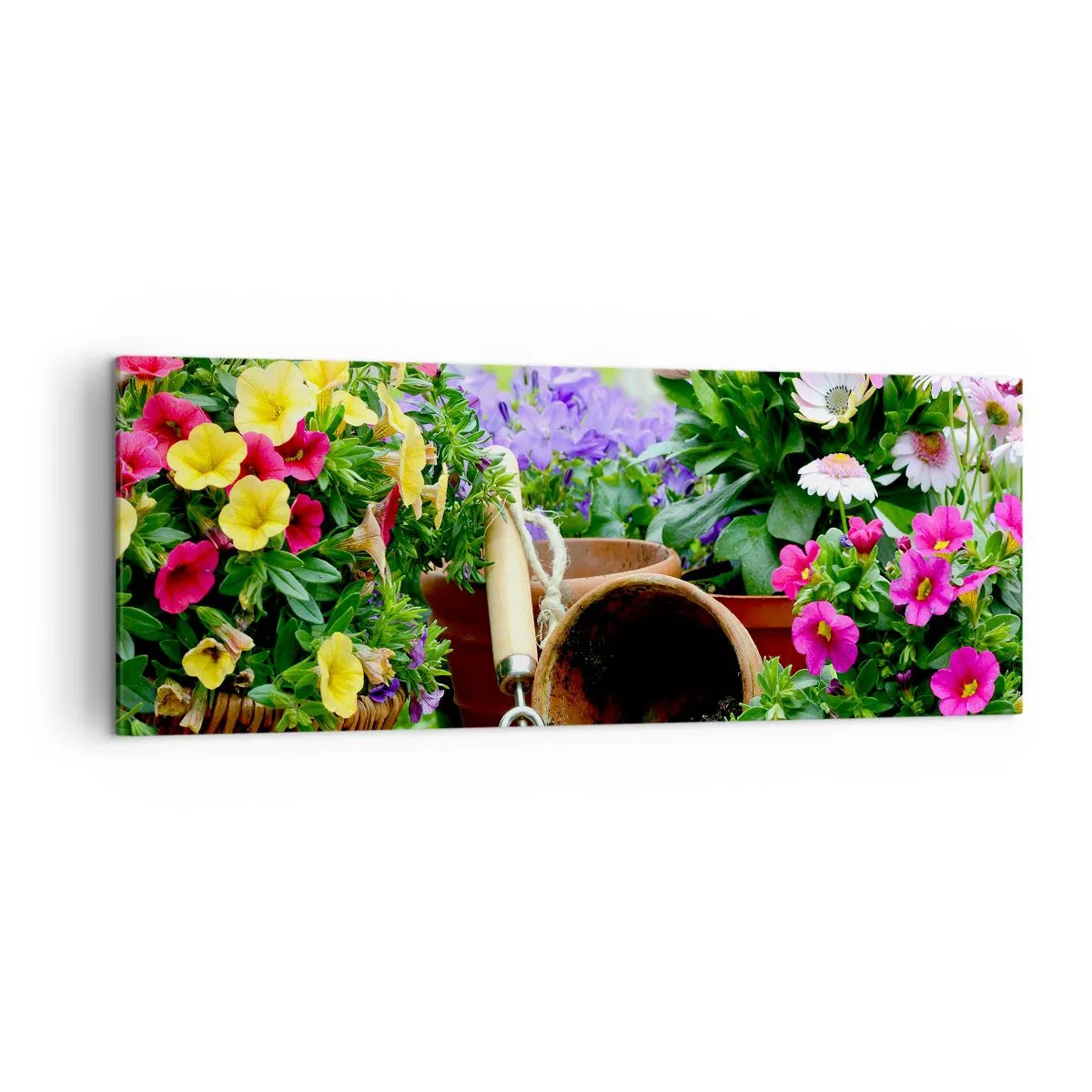 Quadro su tela - Stampe su Tela - Fiori colorati in vasi con attrezzi da giardinaggio sul tavolo - 140x50cm - Il giardino di Sofia - Decorazione murale moderna per soggiorno e camera da letto ARTTOR