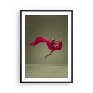 Poster in cornice nera - Una ballerina in tessuto rosso esegue un salto dinamico. - 50x70cm - Fiamma danzante - Decorazione murale moderna per soggiorno e camera da letto ARTTOR