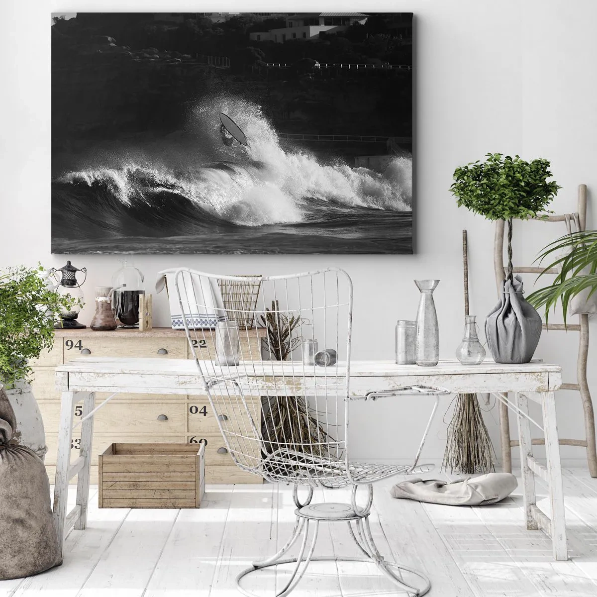Quadro su tela - Stampe su Tela - Un surfista che cavalca un'onda in bianco e nero - 100x70cm - Sfida accettata! - Decorazione murale moderna per soggiorno e camera da letto ARTTOR