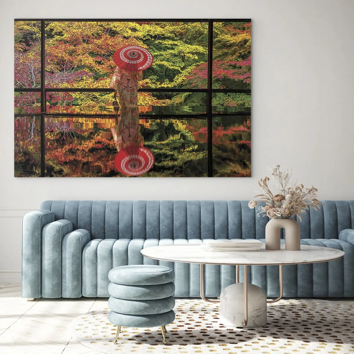 Quadro su vetro - Una donna in kimono con un ombrello sullo sfondo di un paesaggio autunnale, riflessa nell'acqua. - 120x80cm - Nel tempio della natura - Decorazione murale moderna per soggiorno e camera da letto ARTTOR