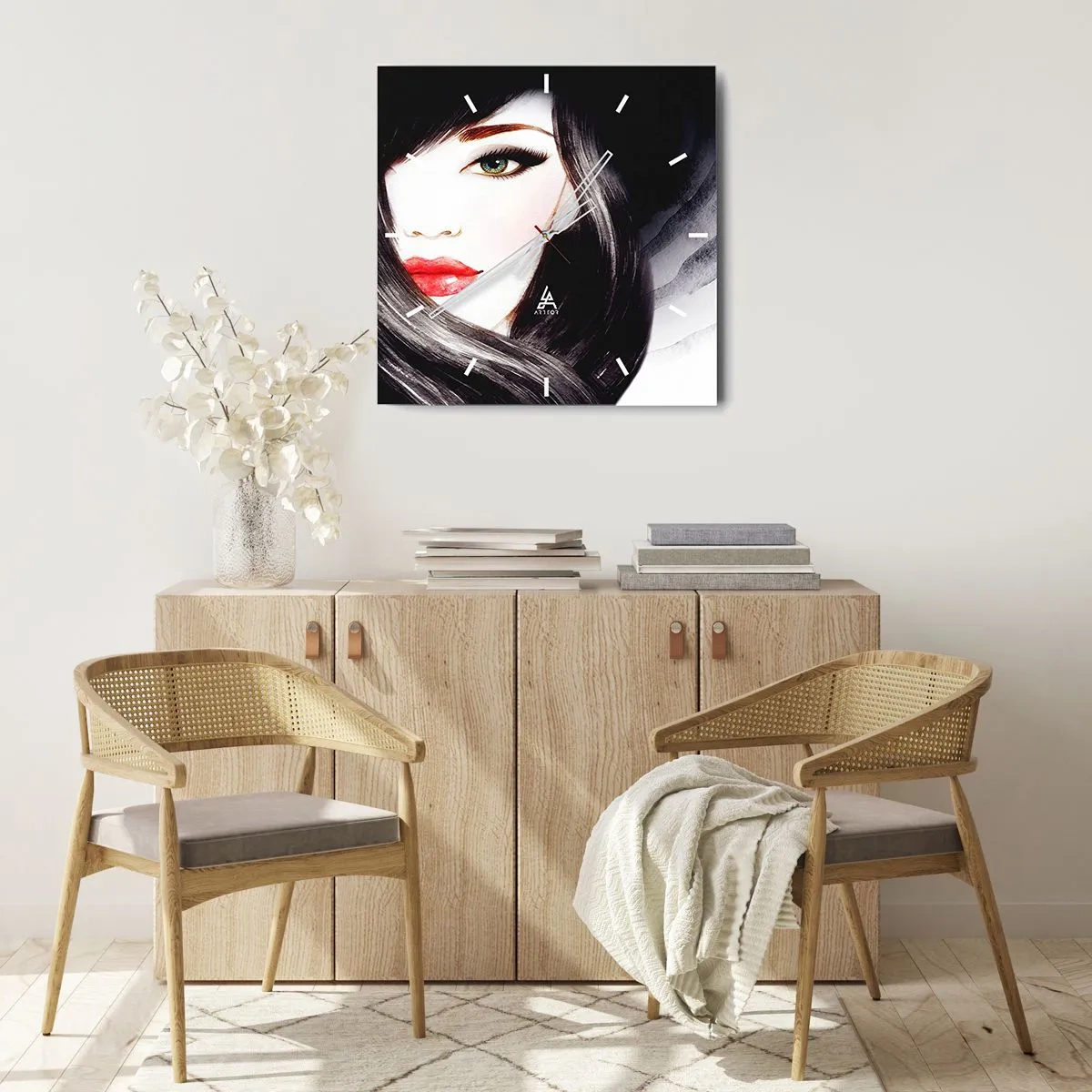 Orologio da parete - Orologio in Vetro - Ritratto di una donna dallo sguardo espressivo e dalle labbra rosse - 30x30cm - Sguardo di zaffiro - Decorazione murale moderna per soggiorno e camera da letto ARTTOR