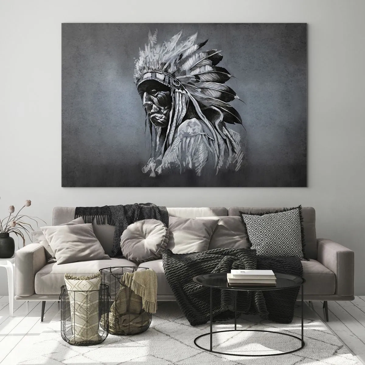 Quadro su vetro - Ritratto di un uomo con un copricapo di piume su uno sfondo grigio scuro - 120x80cm - Ritorno alle radici - Decorazione murale moderna per soggiorno e camera da letto ARTTOR