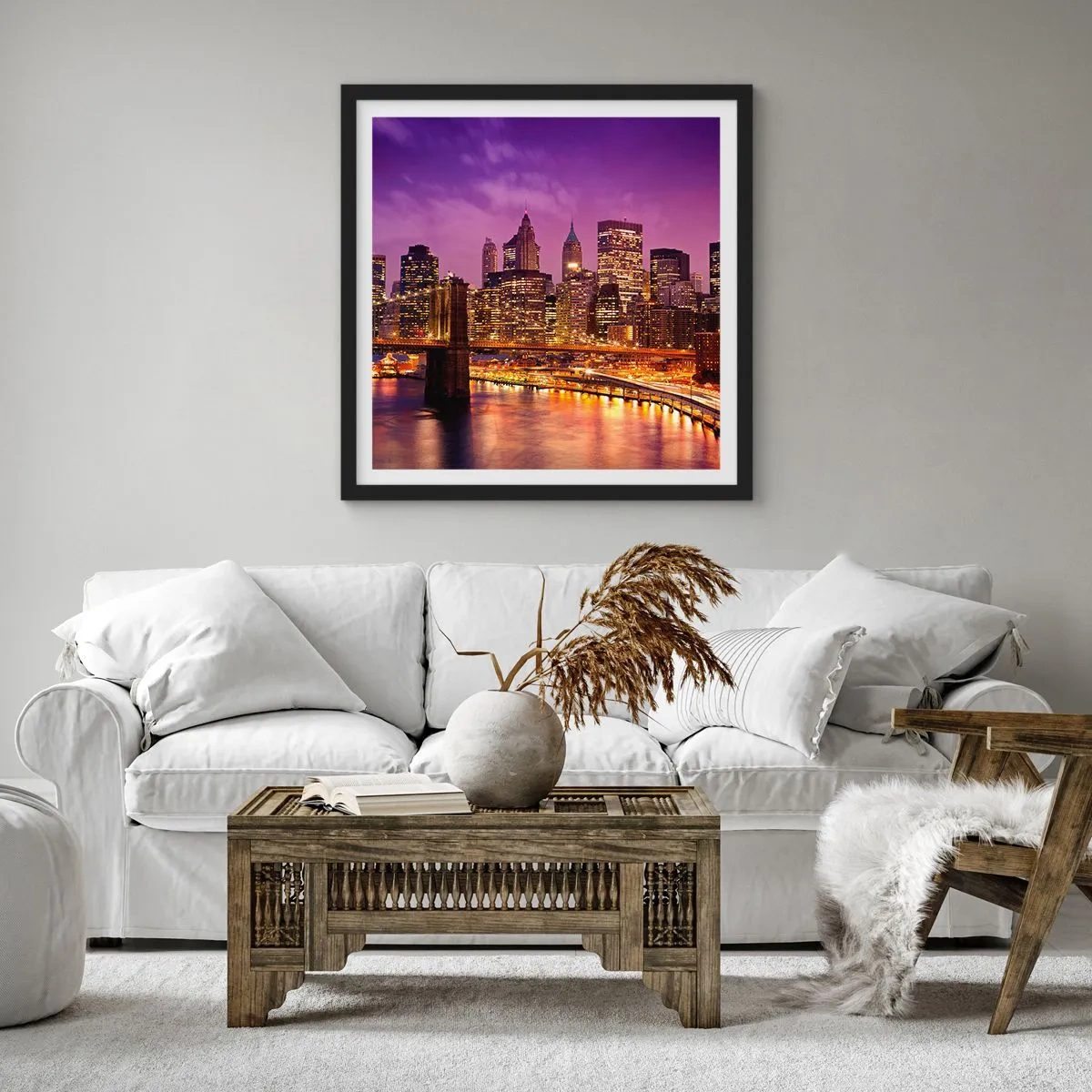 Poster in cornice nera - Manhattan in viola e oro - 50x50 cm