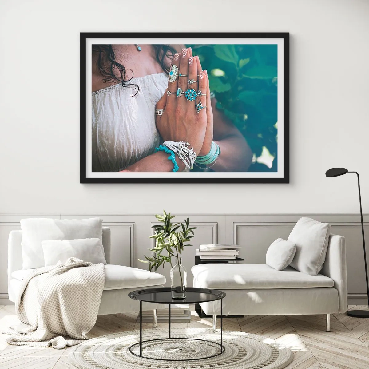 Poster in cornice nera - Mani decorate con gioielli boho - 70x50cm - Benvenuto al centro dell'essere - Decorazione murale moderna per soggiorno e camera da letto ARTTOR