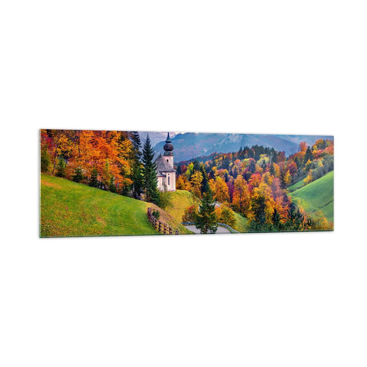 Quadro su vetro - Paesaggio montano autunnale con cappella e tramonto - 160x50cm - Un paesaggio come dipinto - Decorazione murale moderna per soggiorno e camera da letto ARTTOR