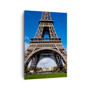 Quadro su tela - Stampe su Tela - La Torre Eiffel sullo sfondo di un cielo azzurro e di un parco verde - 70x100cm - Tutta Parigi ai suoi piedi - Decorazione murale moderna per soggiorno e camera da letto ARTTOR