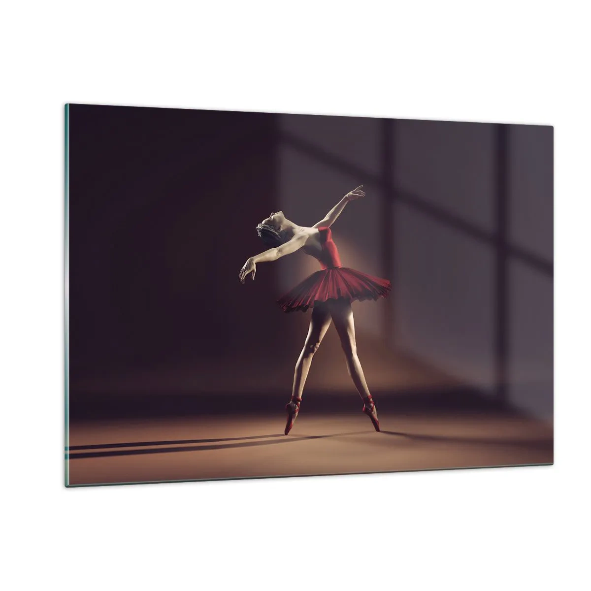 Quadro su vetro - Una ballerina in un abito rosso in una posa dinamica - 120x80cm - Prima ballerina - Decorazione murale moderna per soggiorno e camera da letto ARTTOR