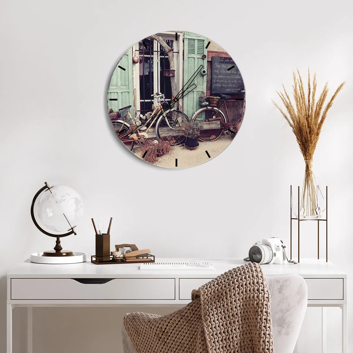 Orologio da parete - Orologio in Vetro - Biciclette retrò davanti alle persiane verdi - 30x30cm - Evviva la provincia - Decorazione murale moderna per soggiorno, cucina e camera da letto ARTTOR