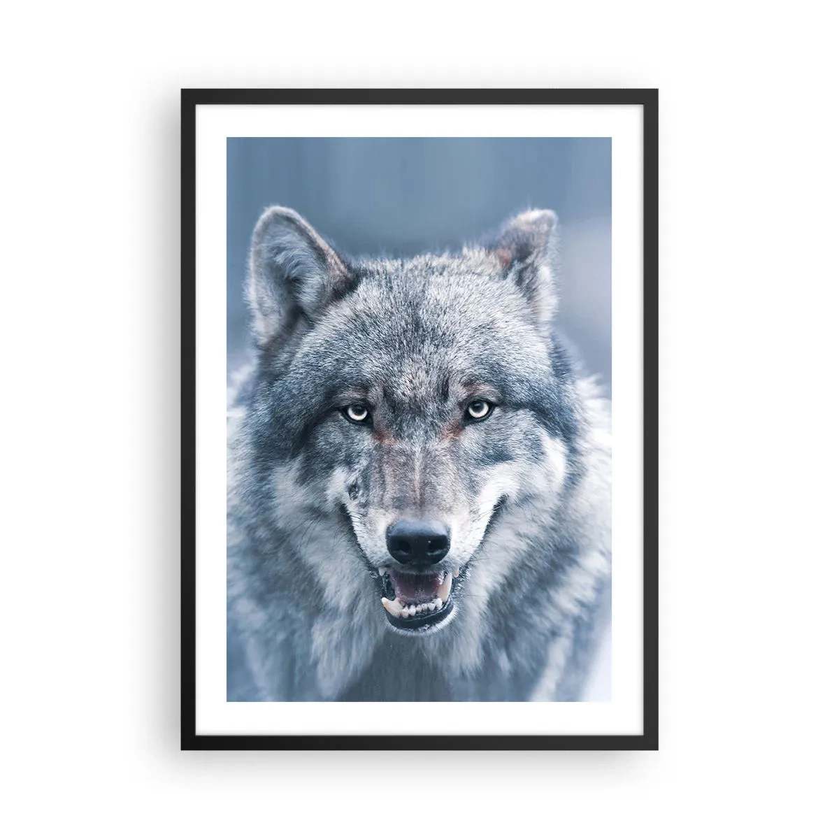 Poster in cornice nera - Ritratto di un lupo sullo sfondo di un paesaggio invernale - 50x70cm - Accetti la sfida? - Decorazione murale moderna per soggiorno e camera da letto ARTTOR