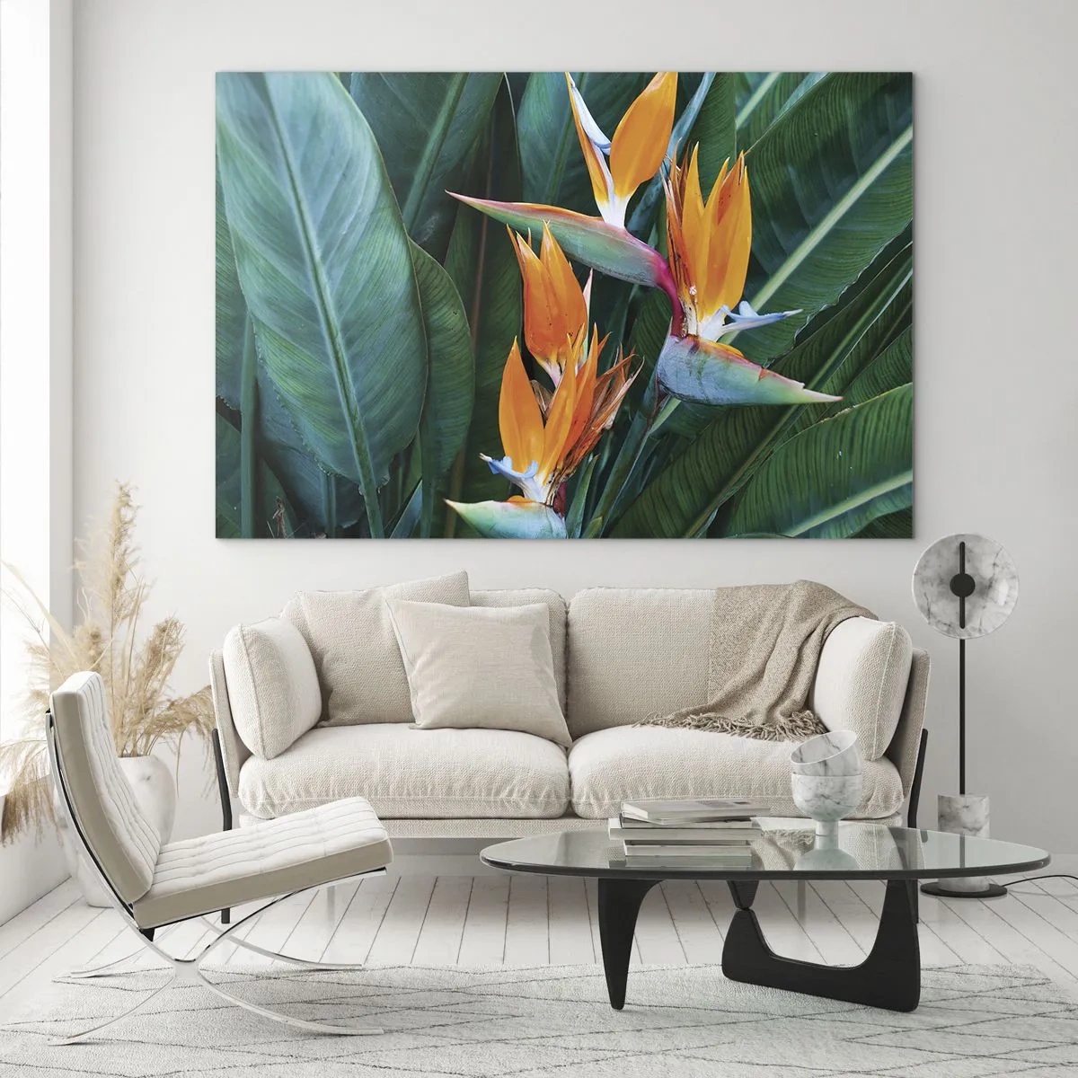 Quadro su vetro - Fiori esotici di strelitzia tra grandi foglie verdi - 100x70cm - È un fiore o un uccello? - Decorazione murale moderna per soggiorno e camera da letto ARTTOR