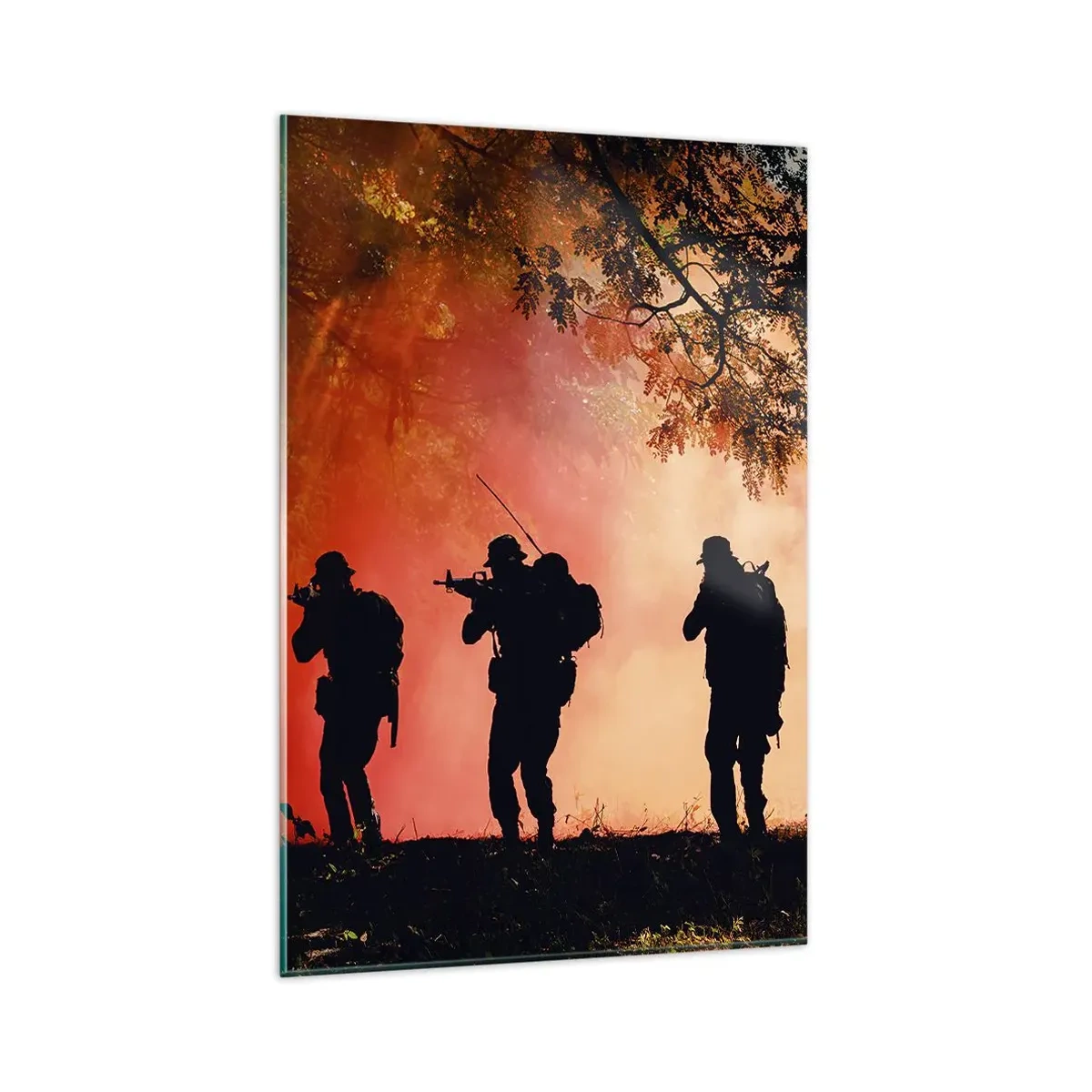 Quadro su vetro - Sagome di soldati nella foresta contro il cielo arancione - 80x120cm - …Tutti per uno. - Decorazione murale moderna per soggiorno e camera da letto ARTTOR