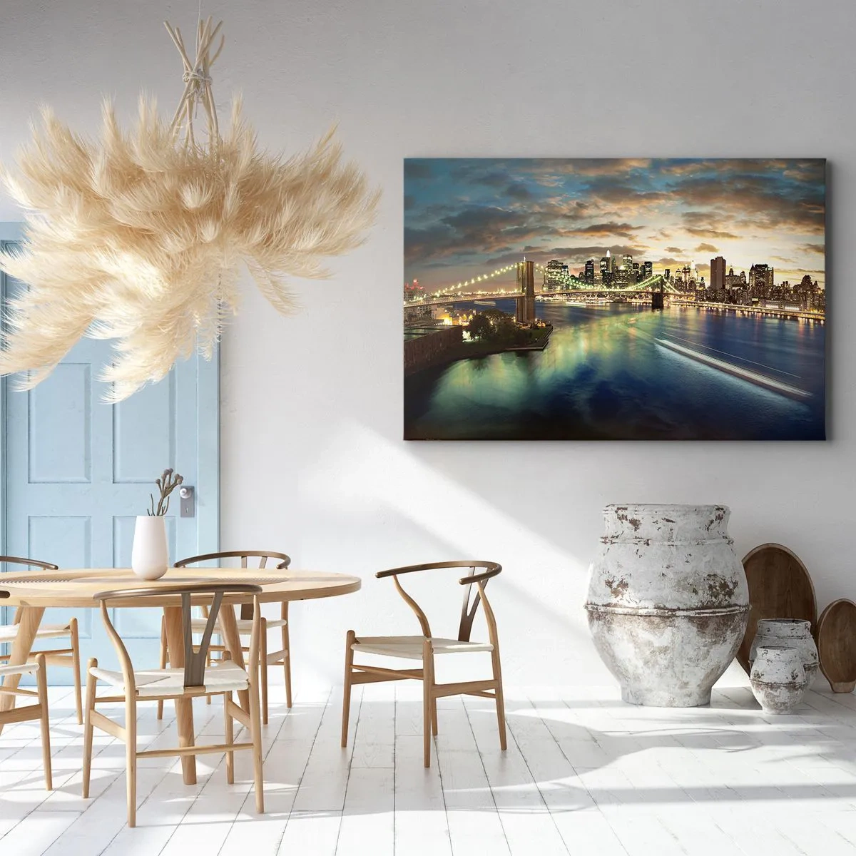 Quadro su tela - Stampe su Tela - Un ponte illuminato con la città sullo sfondo, con luci riflesse nell'acqua. - 70x50cm - Il cielo luminoso sopra Manhattan - Decorazione murale moderna per soggiorno e camera da letto ARTTOR