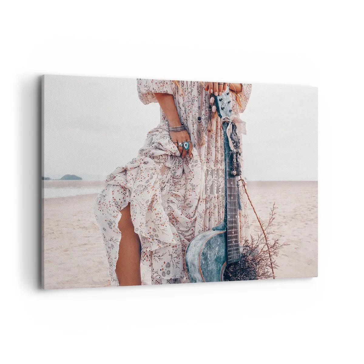 Quadro su tela - Stampe su Tela - Donna in stile boho con chitarra sulla spiaggia - 100x70cm - Figli dei fiori in cammino - Decorazione murale moderna per soggiorno e camera da letto ARTTOR