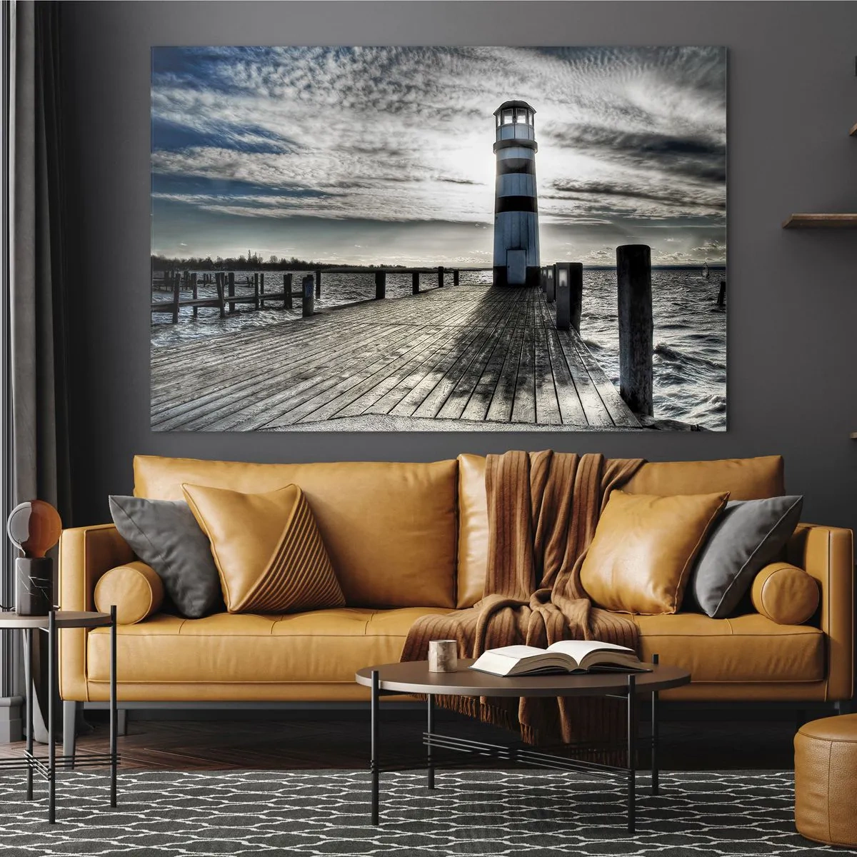Quadro su vetro - Un faro contro un cielo drammatico - 70x50cm - Marinai, vi aspettiamo - Decorazione murale moderna per soggiorno e camera da letto ARTTOR