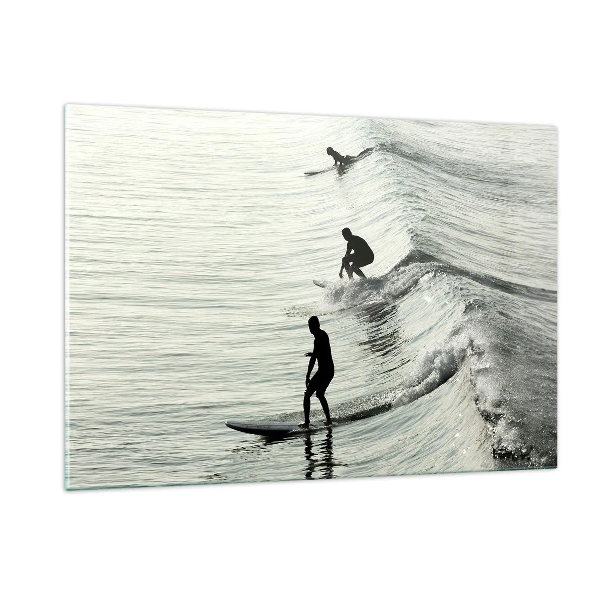 Quadro su vetro - Tre surfisti cavalcano le onde al mattino - 120x80cm - Onde all'incontro - Decorazione murale moderna per soggiorno e camera da letto ARTTOR