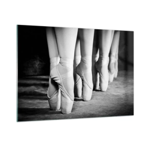 Quadro su vetro - Ballerine sulle punte in un ambiente in bianco e nero - 100x70cm - Insieme, con leggerezza - Decorazione murale moderna per soggiorno e camera da letto ARTTOR