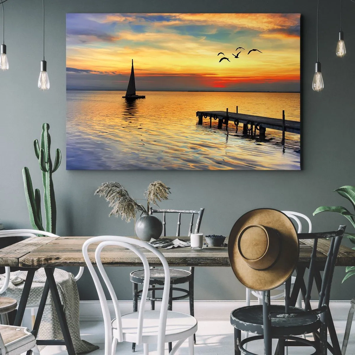 Quadro su tela - Stampe su Tela - Tramonto con barca a vela e molo su un lago calmo - 120x80cm - Il ritorno alla sera - Decorazione murale moderna per soggiorno e camera da letto ARTTOR