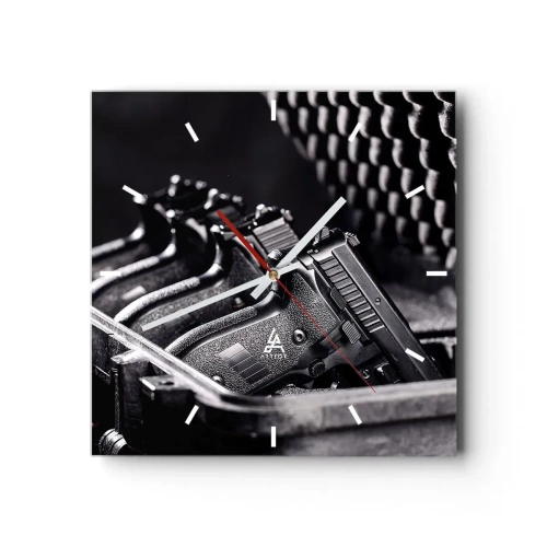 Orologio da parete - Orologio in Vetro - Un'immagine in bianco e nero di una pila di armi in una valigia. - 30x30cm - Sport maschile - Decorazione murale moderna per soggiorno e camera da letto ARTTOR
