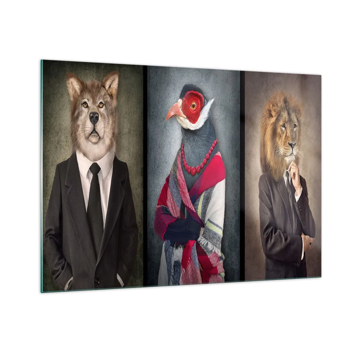 Quadro su vetro - Tre animali in abiti eleganti su uno sfondo stilizzato - 100x70cm - Che faccio io qui? - Decorazione murale moderna per soggiorno e camera da letto ARTTOR