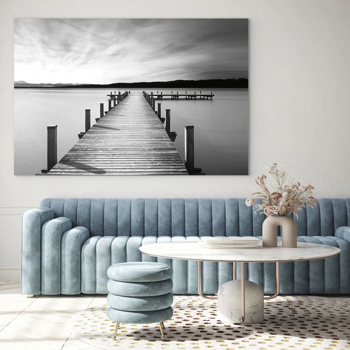 Quadro su vetro - Un molo di legno conduce in lontananza attraverso un lago calmo - 100x70cm - Pace sull'acqua - Decorazione murale moderna per soggiorno e camera da letto ARTTOR
