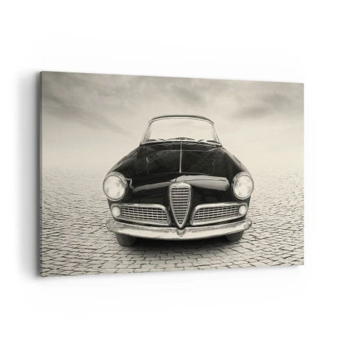 Quadro su tela - Stampe su Tela - Un'auto d'epoca su una piazza di ciottoli in stile monocromatico - 120x80cm - Come non amarmi? - Decorazione murale moderna per soggiorno e camera da letto ARTTOR