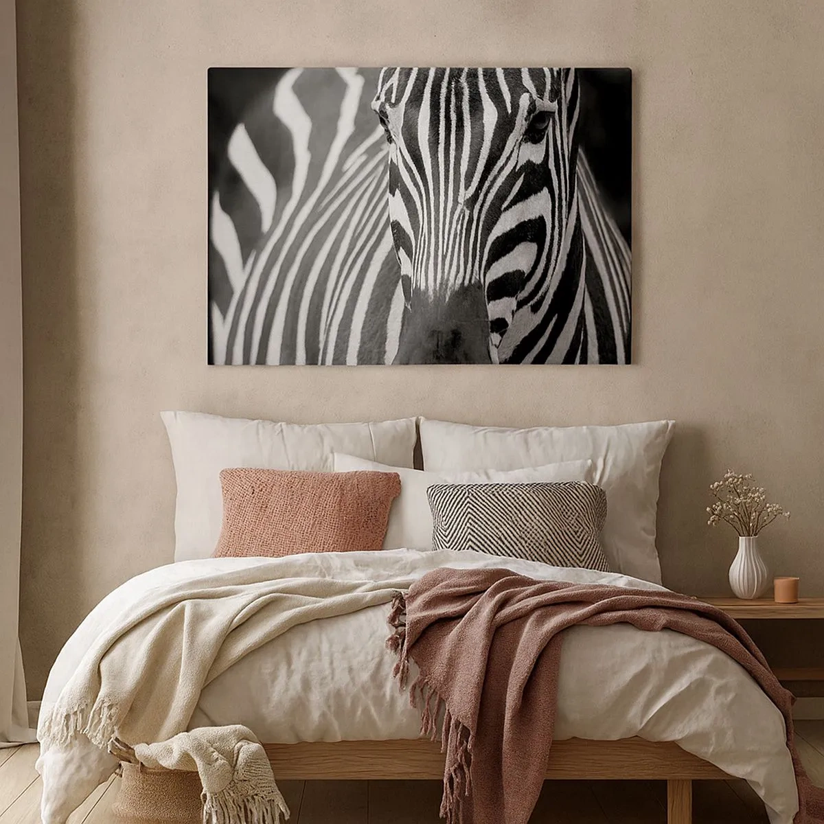 Quadro su tela - Stampe su Tela - Primo piano in bianco e nero di una zebra con le sue strisce distintive. - 70x50cm - Il mondo è in bianco e nero - Decorazione murale moderna per soggiorno e camera da letto ARTTOR