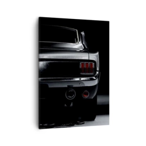 Quadro su tela - Stampe su Tela - Un'immagine in bianco e nero della parte posteriore di un'auto d'epoca su uno sfondo scuro. - 50x70cm - Il fascino del classico - Decorazione murale moderna per soggiorno e camera da letto ARTTOR