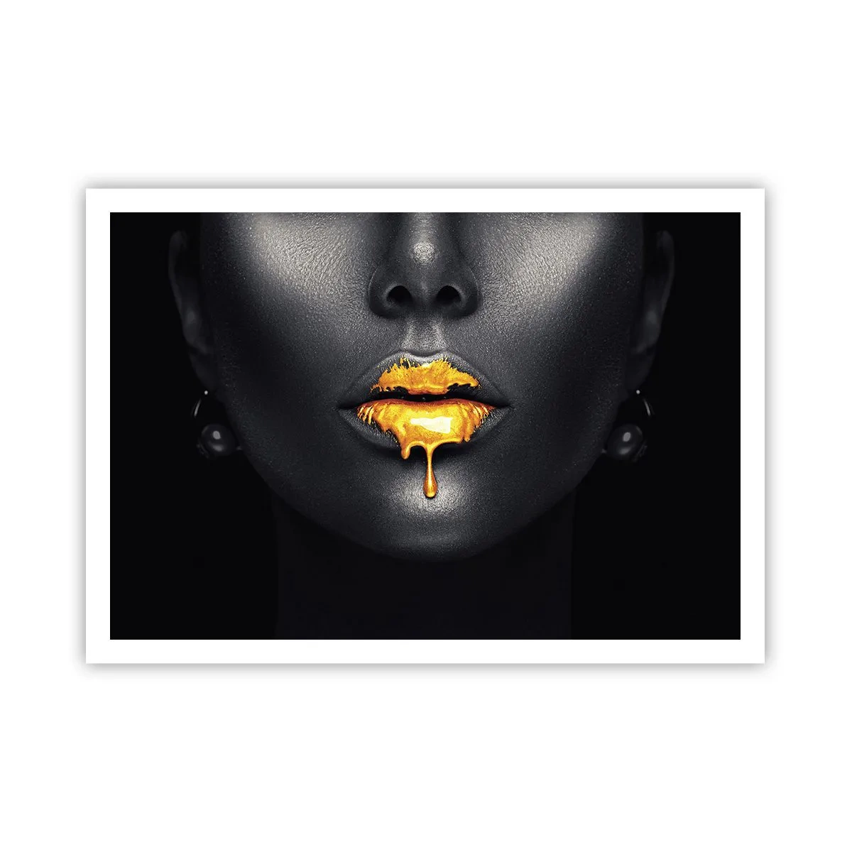 Poster - Ritratto nero e oro di una donna con una goccia d'oro sulle labbra - 100x70cm - Boccadoro - Decorazione murale moderna per soggiorno e camera da letto ARTTOR